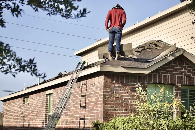 Professional roofer working on a residential roof in Penderlan